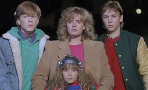 Är Adventures in Babysitting en perfekt 80-talskomedi med underbara skådespelare och ikonisk musik?!