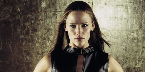 Alias: En spelfull spionthriller med Jennifer Garner som en dubbelt agerande agent!